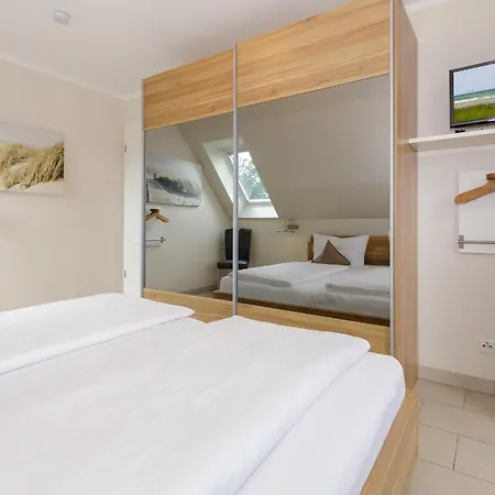 Апартаменты Strandvilla Luv Lee Kapitaen-suite